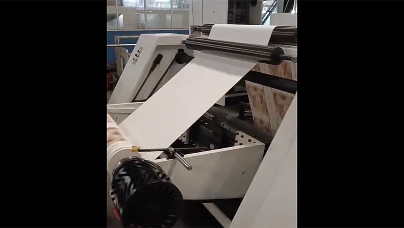 تشغيل ماكينة طباعة الأكياس الورقية